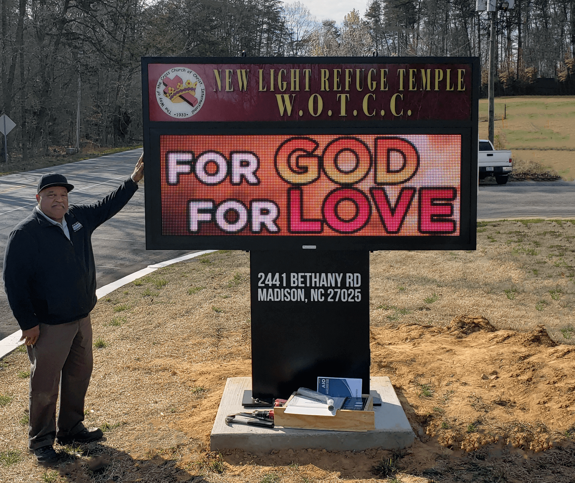 8x5 Monument LED Sign - Medium-Large Size